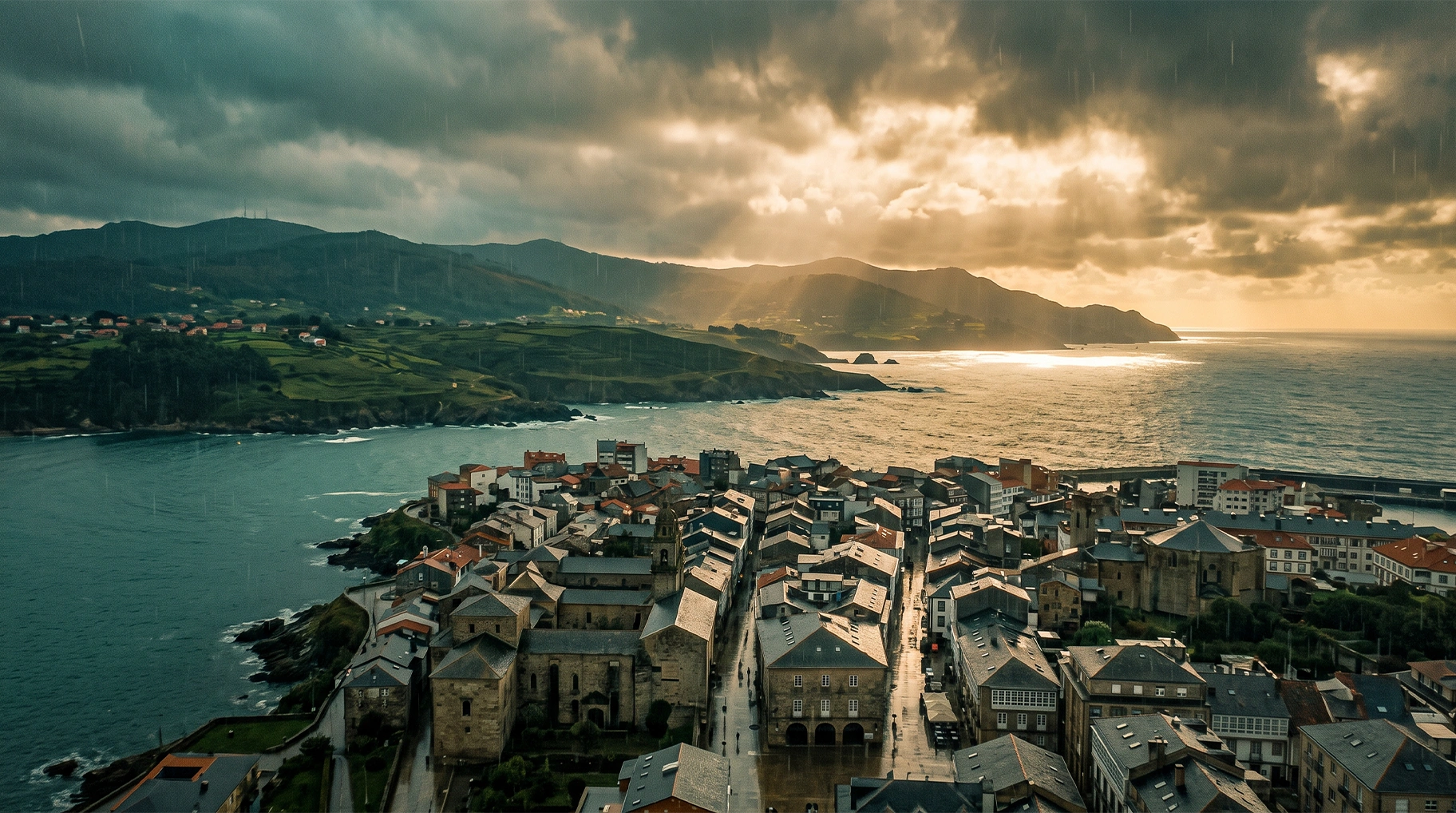Vista dunha cidade galega atlántica baixo a choiva, evocando o carácter das sete cidades de Galicia